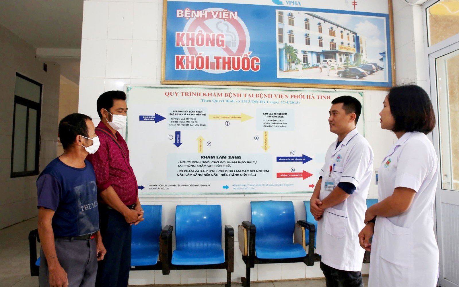 Không có sản phẩm thuốc lá nào là 'ít độc hại' cho sức khoẻ- Ảnh 3. Ngành y tế triển khai hiệu quả các biện pháp phòng, chống tác hại của thuốc lá tại cơ sở y tế