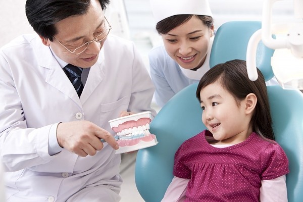 Chăm sóc răng miệng con trẻ: Những lưu ý quan trọng cha mẹ cần biết- Ảnh 2. Chăm sóc răng miệng con trẻ: Những lưu ý quan trọng cha mẹ cần biết- Ảnh 2.