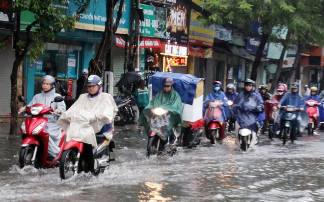 Miền Bắc mưa dông vào chiều tối và đêm nay, đề phòng ngập úng vùng trũng thấp