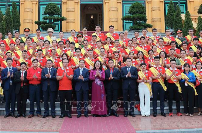 Phó Chủ tịch nước Võ Thị Ánh Xuân: Hiến máu tình nguyện cần được tôn vinh và lan tỏa- Ảnh 4. Phó Chủ tịch nước Võ Thị Ánh Xuân: Hiến máu tình nguyện cần được tôn vinh và lan tỏa- Ảnh 4.