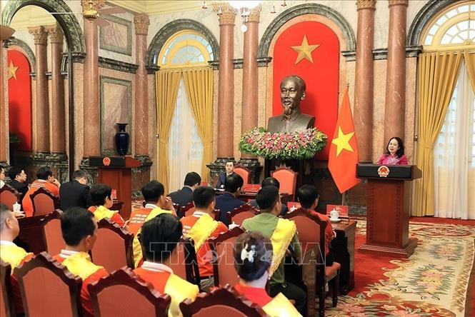 Phó Chủ tịch nước Võ Thị Ánh Xuân: Hiến máu tình nguyện cần được tôn vinh và lan tỏa- Ảnh 3. Phó Chủ tịch nước Võ Thị Ánh Xuân: Hiến máu tình nguyện cần được tôn vinh và lan tỏa- Ảnh 3.
