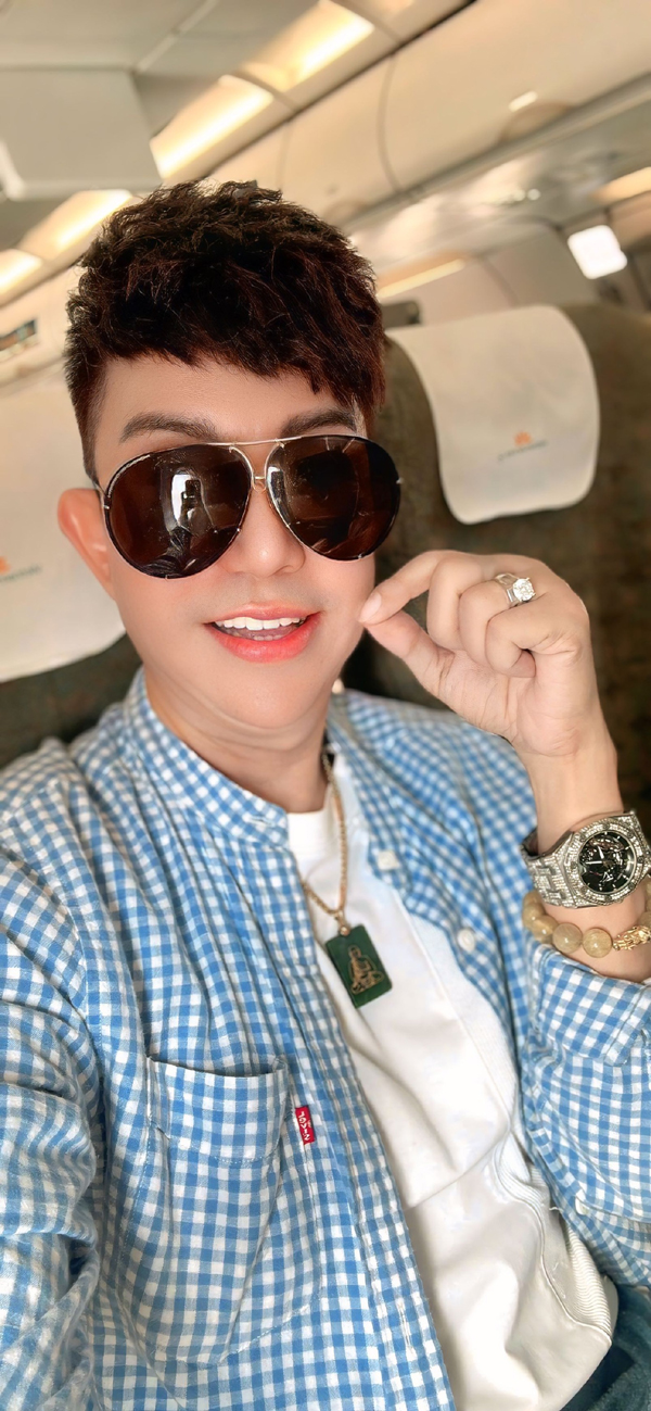 Danh ca bolero quê Thừa Thiên Huế được NSND Thu Hiền đặt tên 'ca sĩ của mọi miền quê' giờ ra sao?- Ảnh 2. Danh ca bolero quê Thừa Thiên Huế được NSND Thu Hiền đặt tên 'ca sĩ của mọi miền quê' giờ ra sao?- Ảnh 2.