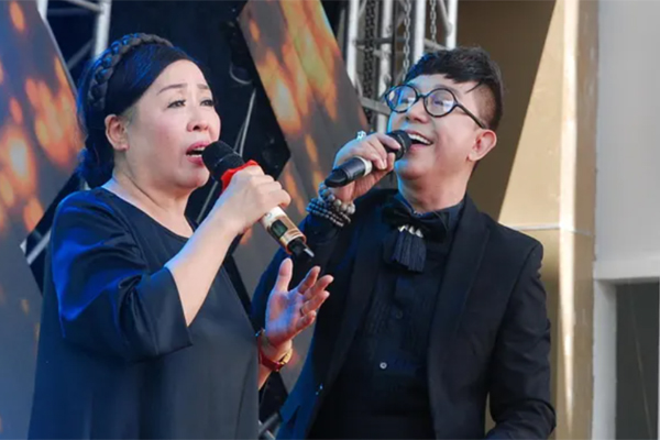 Danh ca bolero quê Thừa Thiên Huế được NSND Thu Hiền đặt tên 'ca sĩ của mọi miền quê' giờ ra sao?- Ảnh 3. Danh ca bolero quê Thừa Thiên Huế được NSND Thu Hiền đặt tên 'ca sĩ của mọi miền quê' giờ ra sao?- Ảnh 3.
