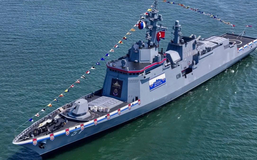 Ảnh vệ tinh tiết lộ tàu chiến Triều Tiên xuất hiện thẳng đứng sau sự cố hạ thủy
