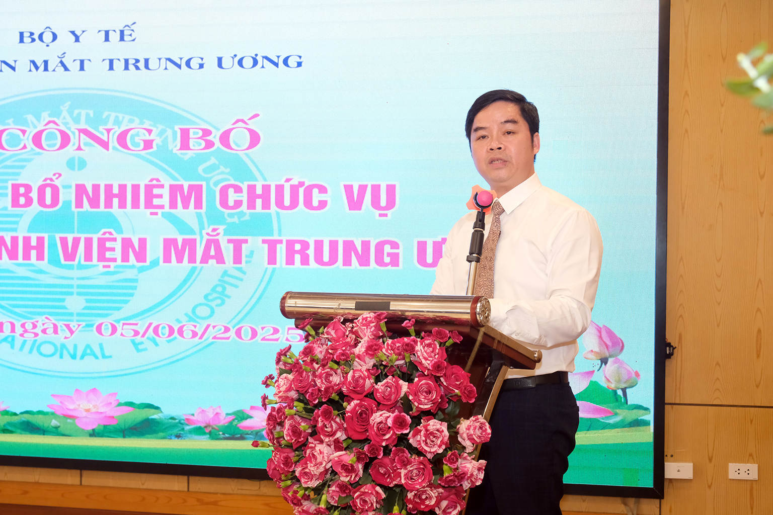 Bộ Y tế trao quyết định bổ nhiệm Phó Giám đốc chuyên môn Bệnh viện Mắt Trung ương- Ảnh 5. Bộ Y tế trao quyết định bổ nhiệm Phó Giám đốc chuyên môn Bệnh viện Mắt Trung ương- Ảnh 5.