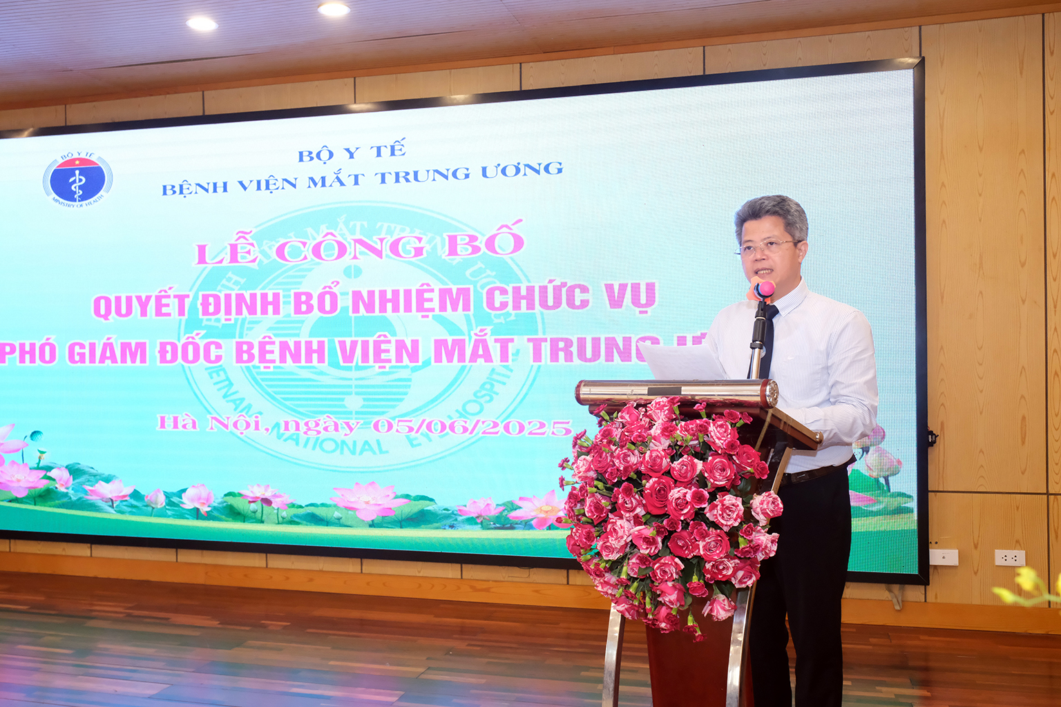 Bộ Y tế trao quyết định bổ nhiệm Phó Giám đốc chuyên môn Bệnh viện Mắt Trung ương- Ảnh 4. Bộ Y tế trao quyết định bổ nhiệm Phó Giám đốc chuyên môn Bệnh viện Mắt Trung ương- Ảnh 4.