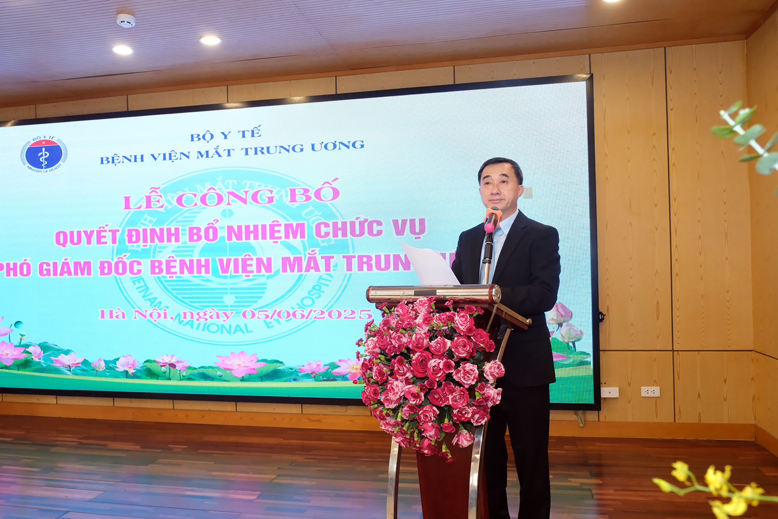 Bộ Y tế trao quyết định bổ nhiệm Phó Giám đốc chuyên môn Bệnh viện Mắt Trung ương- Ảnh 2. Bộ Y tế trao quyết định bổ nhiệm Phó Giám đốc chuyên môn Bệnh viện Mắt Trung ương- Ảnh 2.