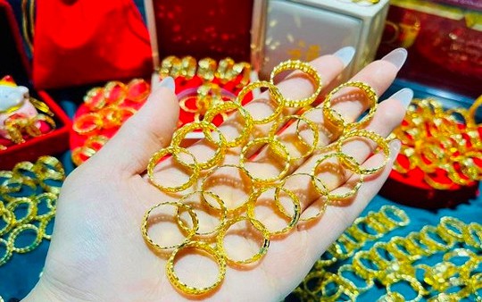 Giá vàng hôm nay ngày 5/6 đồng loạt tăng mạnh