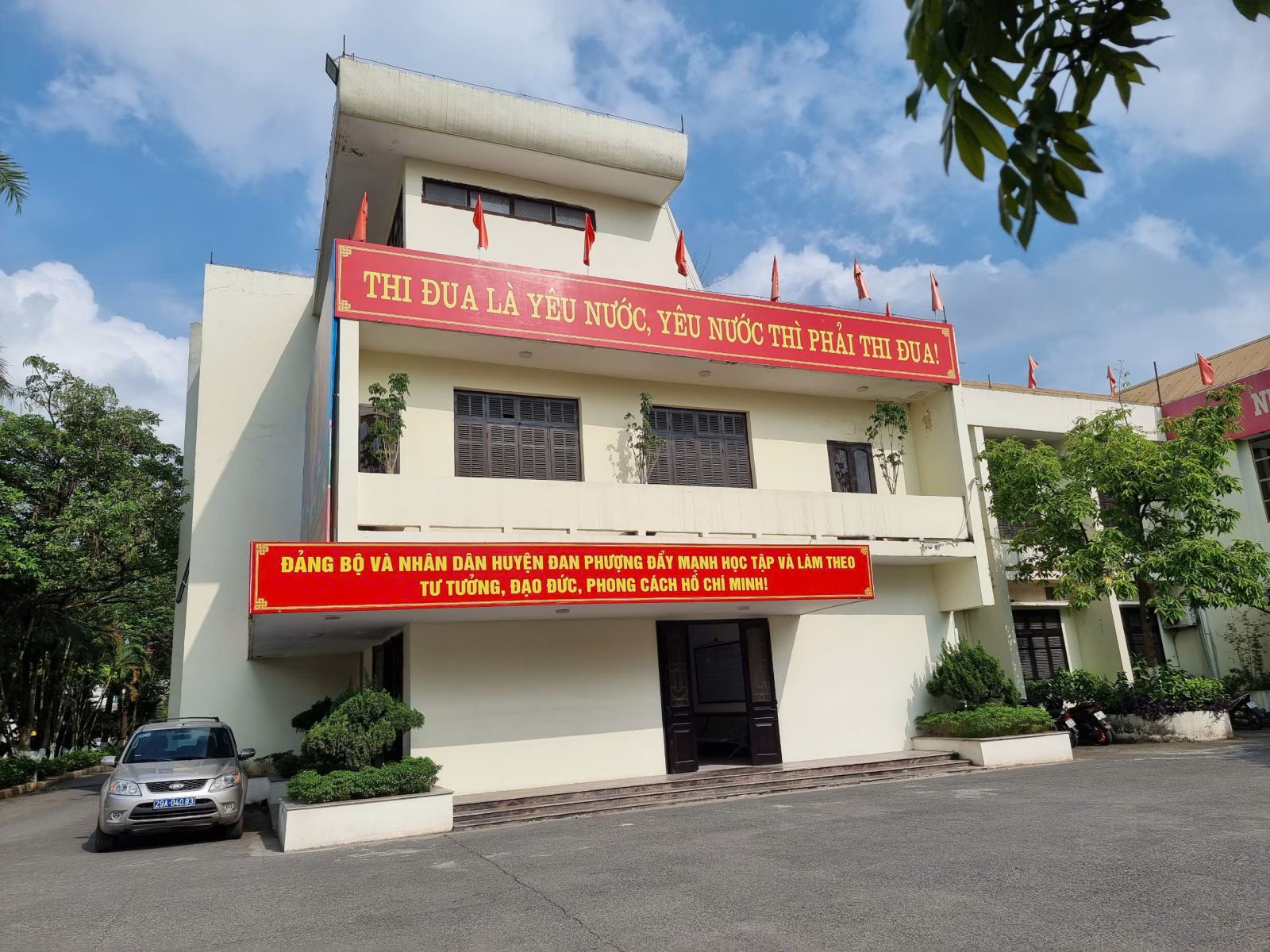 Giải quyết chế độ cho cán bộ cấp huyện, xã ở Hà Nội khi sắp xếp bộ máy như thế nào?- Ảnh 1. Giải quyết chế độ cho cán bộ cấp huyện, xã ở Hà Nội khi sắp xếp bộ máy như thế nào?- Ảnh 1.