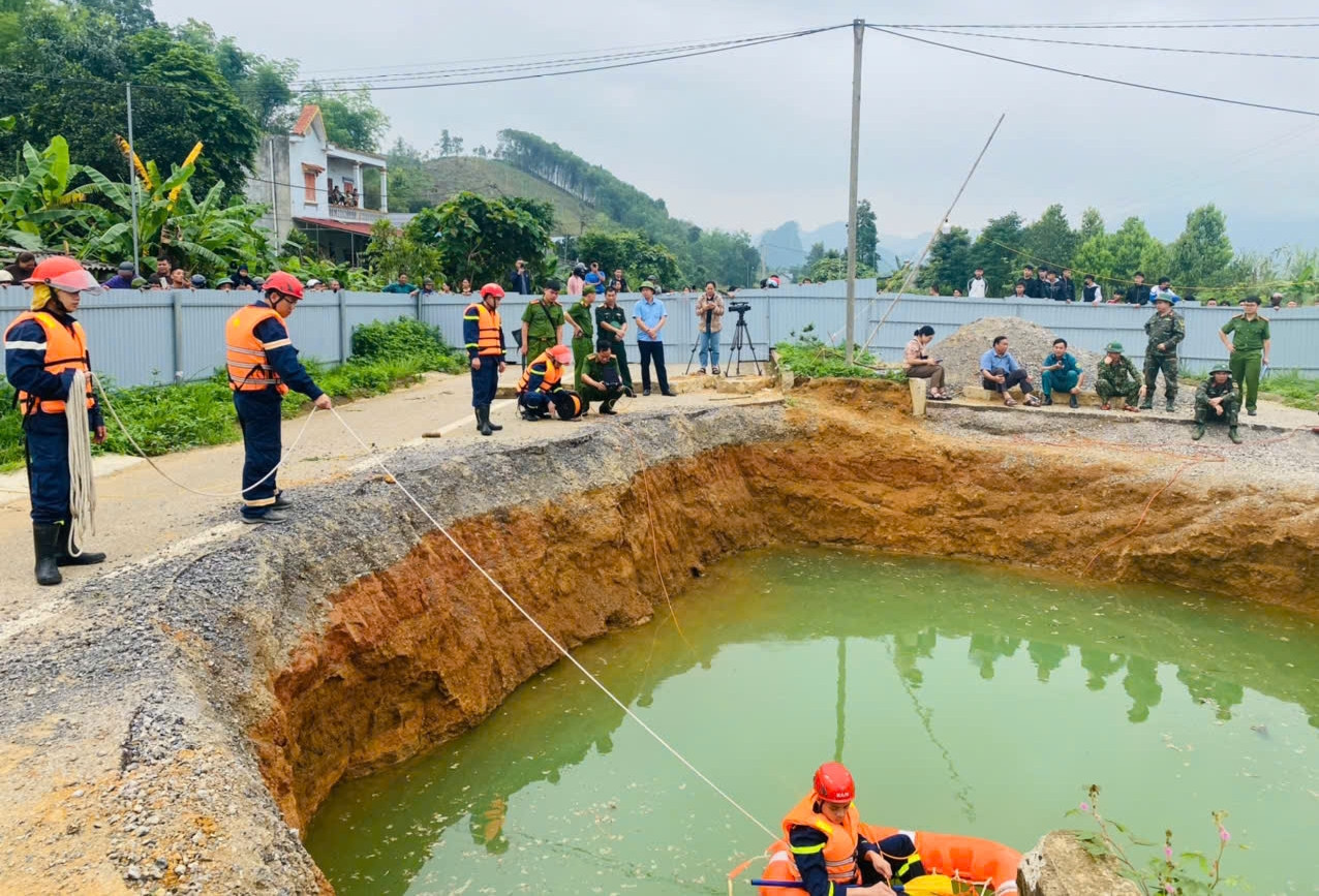 Khả năng có hệ thống sông ngầm hình thành dưới hố tử thần ở Bắc Kạn- Ảnh 2.