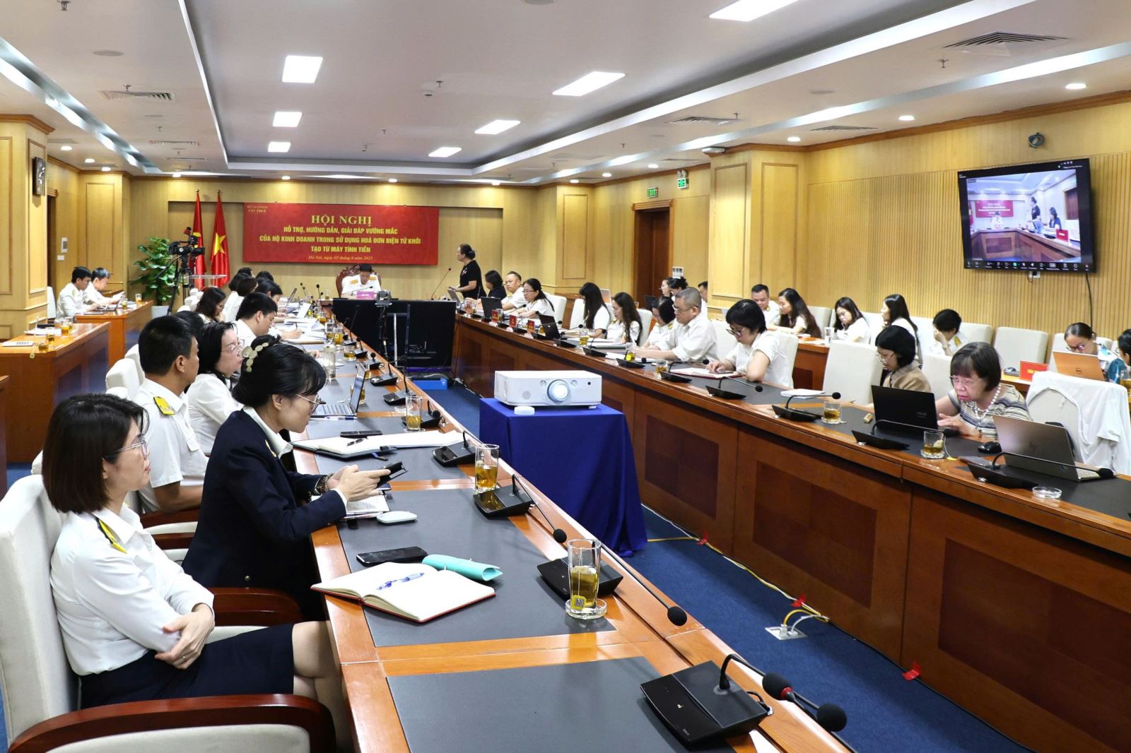 Tháng 6, đợt cao điểm hỗ trợ hộ kinh doanh dùng hóa đơn điện tử khởi tạo từ máy tính tiền- Ảnh 2. Tháng 6, đợt cao điểm hỗ trợ hộ kinh doanh dùng hóa đơn điện tử khởi tạo từ máy tính tiền- Ảnh 2.