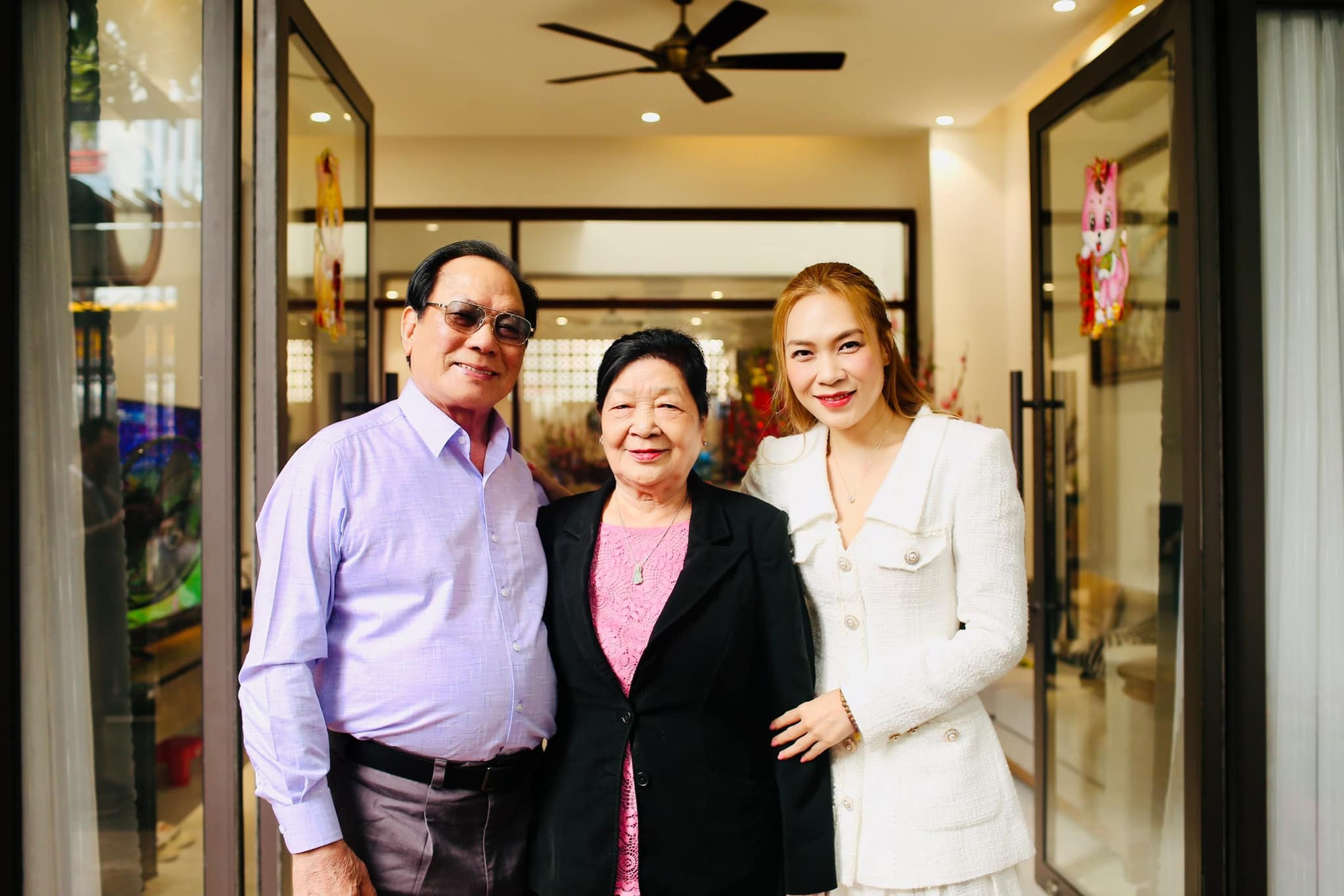 Thân thế kín tiếng của mẹ ruột Mỹ Tâm: Hoa khôi xứ Quảng một thời, tuổi xế chiều an hưởng hạnh phúc- Ảnh 3. Thân thế kín tiếng của mẹ ruột Mỹ Tâm: Hoa khôi xứ Quảng một thời, tuổi xế chiều an hưởng hạnh phúc- Ảnh 3.