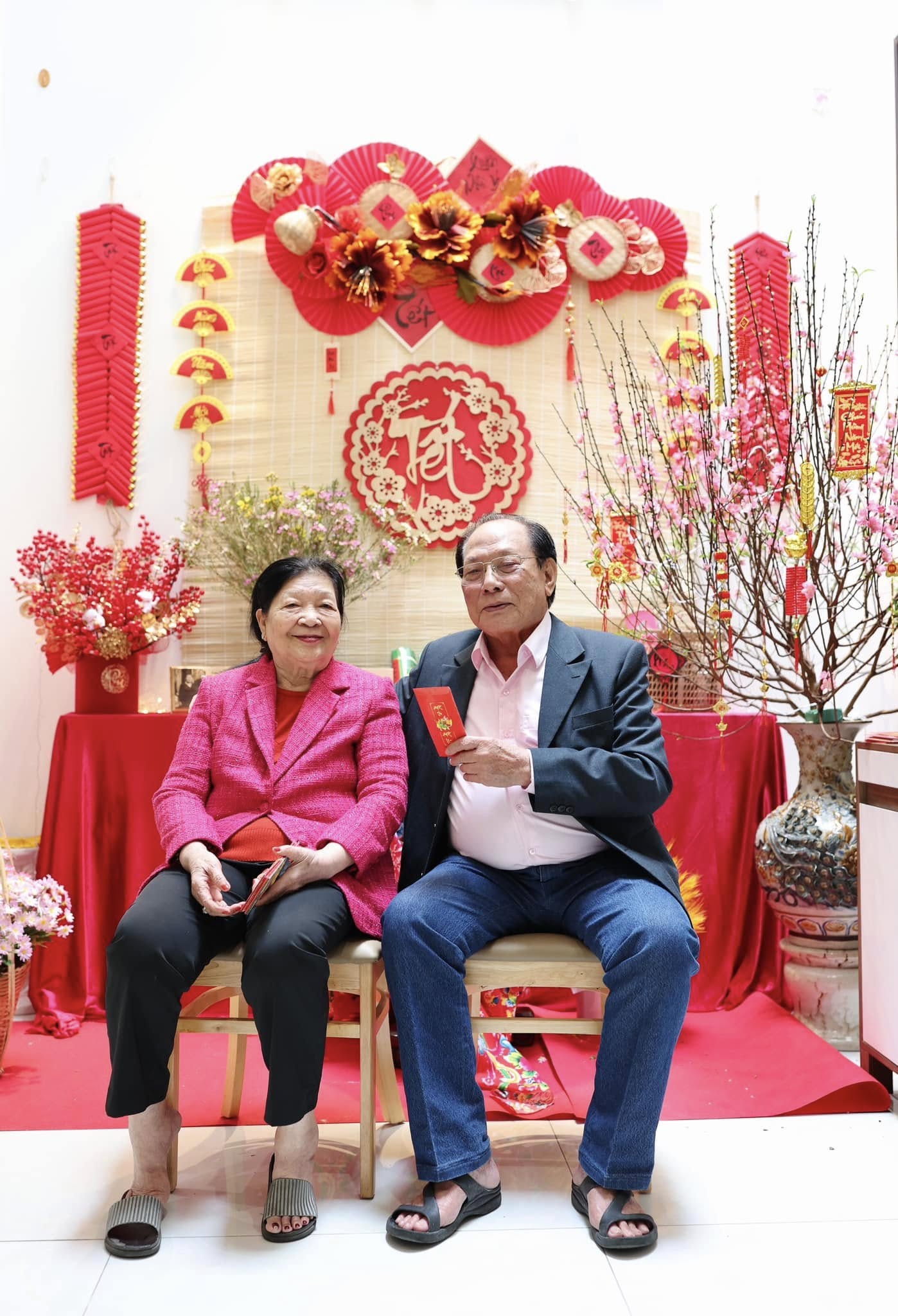 Thân thế kín tiếng của mẹ ruột Mỹ Tâm: Hoa khôi xứ Quảng một thời, tuổi xế chiều an hưởng hạnh phúc- Ảnh 8. Thân thế kín tiếng của mẹ ruột Mỹ Tâm: Hoa khôi xứ Quảng một thời, tuổi xế chiều an hưởng hạnh phúc- Ảnh 8.