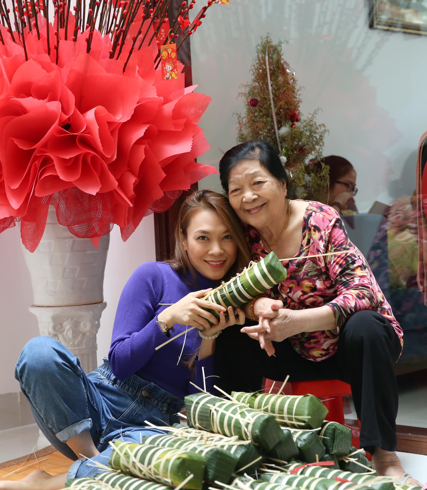 Thân thế kín tiếng của mẹ ruột Mỹ Tâm: Hoa khôi xứ Quảng một thời, tuổi xế chiều an hưởng hạnh phúc- Ảnh 6. Thân thế kín tiếng của mẹ ruột Mỹ Tâm: Hoa khôi xứ Quảng một thời, tuổi xế chiều an hưởng hạnh phúc- Ảnh 6.