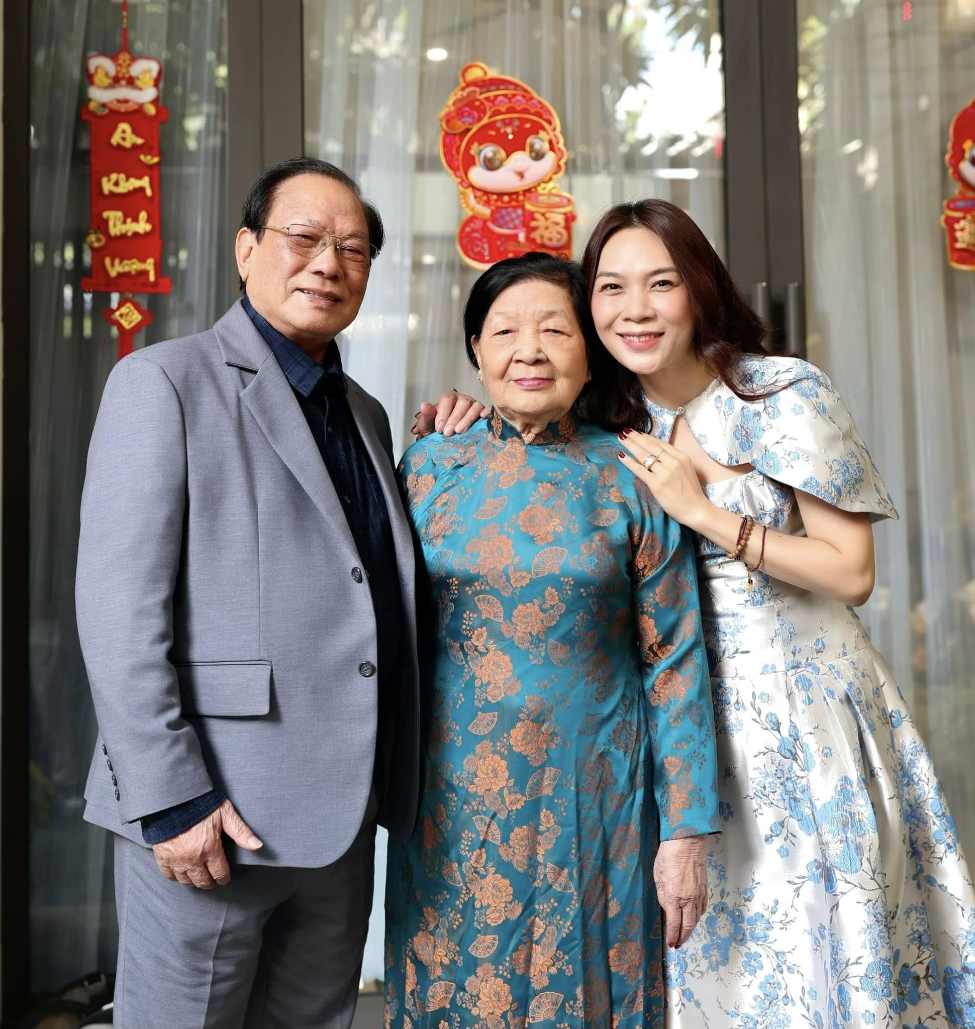 Thân thế kín tiếng của mẹ ruột Mỹ Tâm: Hoa khôi xứ Quảng một thời, tuổi xế chiều an hưởng hạnh phúc- Ảnh 9. Thân thế kín tiếng của mẹ ruột Mỹ Tâm: Hoa khôi xứ Quảng một thời, tuổi xế chiều an hưởng hạnh phúc- Ảnh 9.