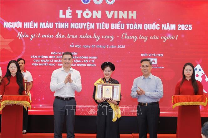 Lễ tôn vinh người hiến máu tình nguyện tiêu biểu toàn quốc năm 2025- Ảnh 4. Lễ tôn vinh người hiến máu tình nguyện tiêu biểu toàn quốc năm 2025- Ảnh 4.