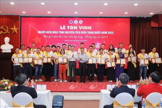 Lễ tôn vinh người hiến máu tình nguyện tiêu biểu toàn quốc năm 2025- Ảnh 2. Lễ tôn vinh người hiến máu tình nguyện tiêu biểu toàn quốc năm 2025- Ảnh 2.