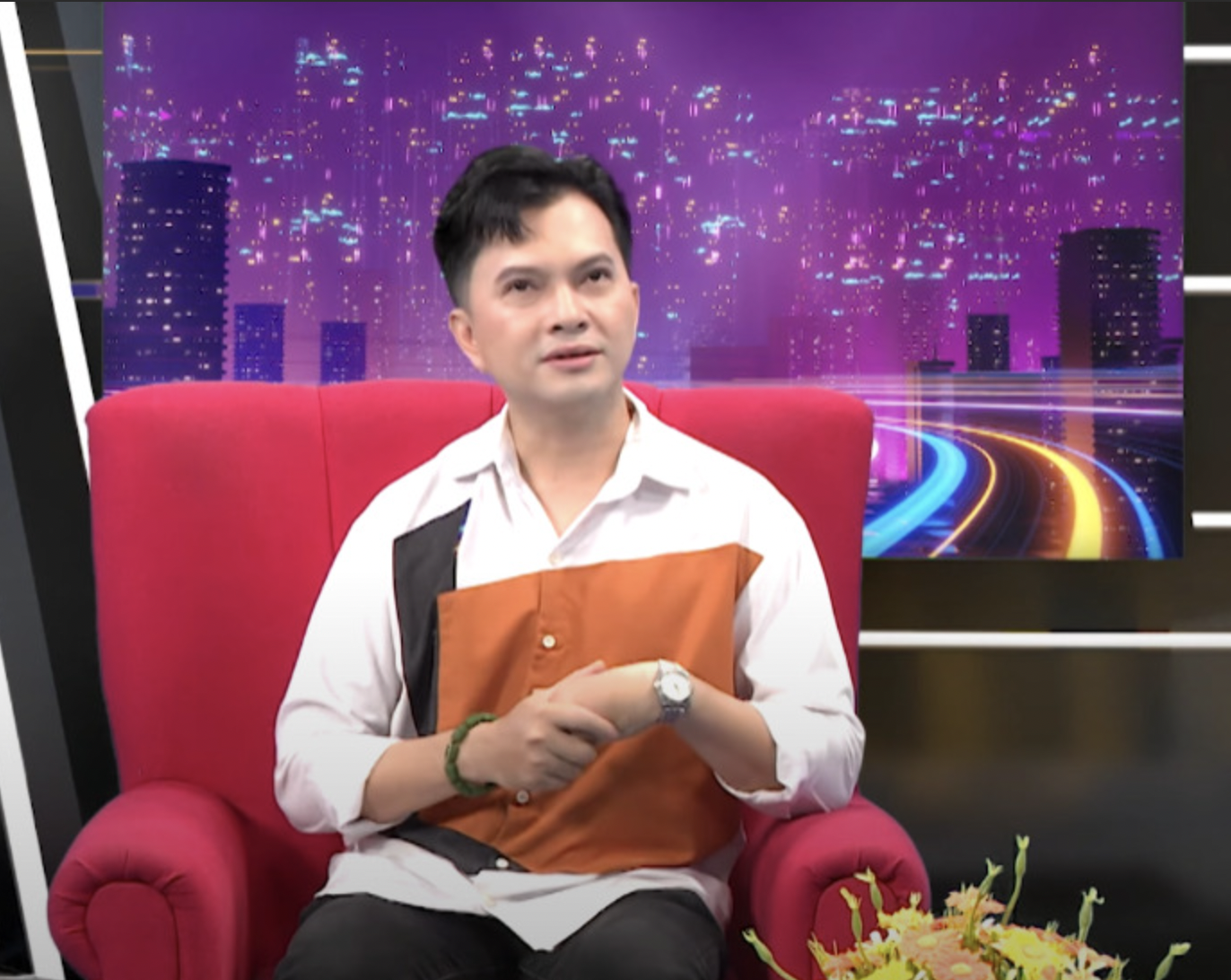Nam ca sĩ quê Đà Nẵng 'mang tiếng' lấy vợ đại gia, lần đầu thừa nhận từng sợ lập gia đình- Ảnh 2. Nam ca sĩ quê Đà Nẵng 'mang tiếng' lấy vợ đại gia, lần đầu thừa nhận từng sợ lập gia đình- Ảnh 2.