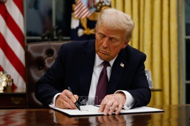 Thông tin chi tiết và tác động của sắc lệnh cấm nhập cảnh mà Tổng thống Trump vừa ký- Ảnh 1. Thông tin chi tiết và tác động của sắc lệnh cấm nhập cảnh mà Tổng thống Trump vừa ký- Ảnh 1.