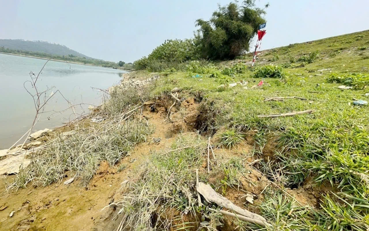 Hơn 1 triệu người bị đe dọa do sạt lở đê sông Chu