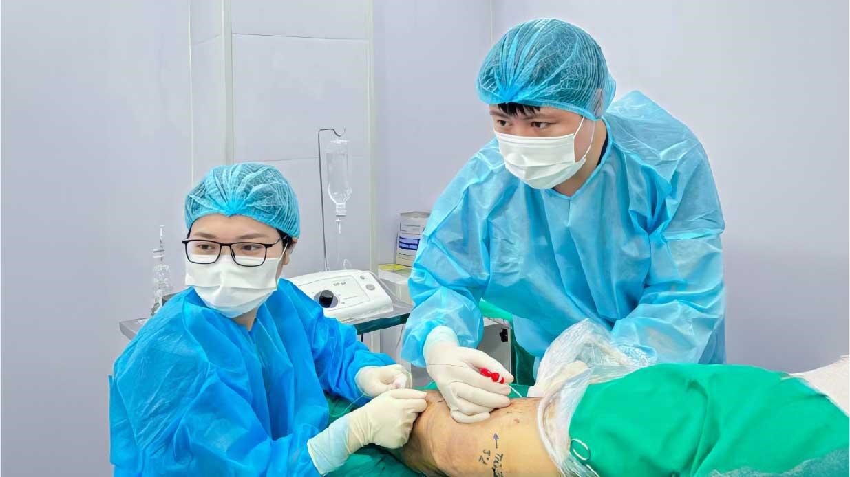 Biến chứng nguy hiểm khi chủ quan với suy giãn tĩnh mạch- Ảnh 2. Biến chứng nguy hiểm khi chủ quan với suy giãn tĩnh mạch- Ảnh 2.