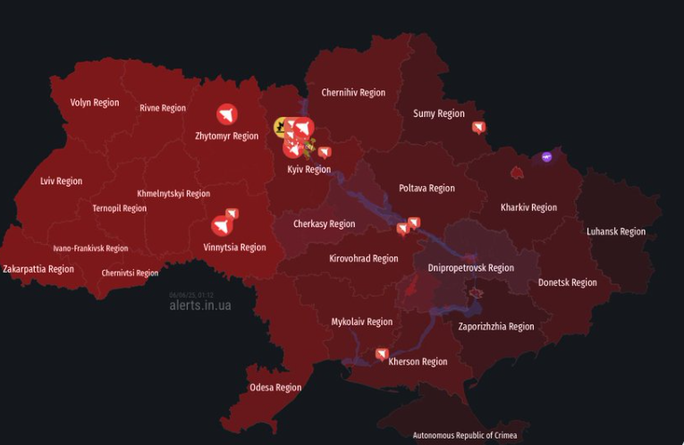 Nga tấn công Ukraine quy mô lớn vài ngày sau chiến dịch Mạng nhện- Ảnh 1. Nga tấn công Ukraine quy mô lớn vài ngày sau chiến dịch Mạng nhện- Ảnh 1.