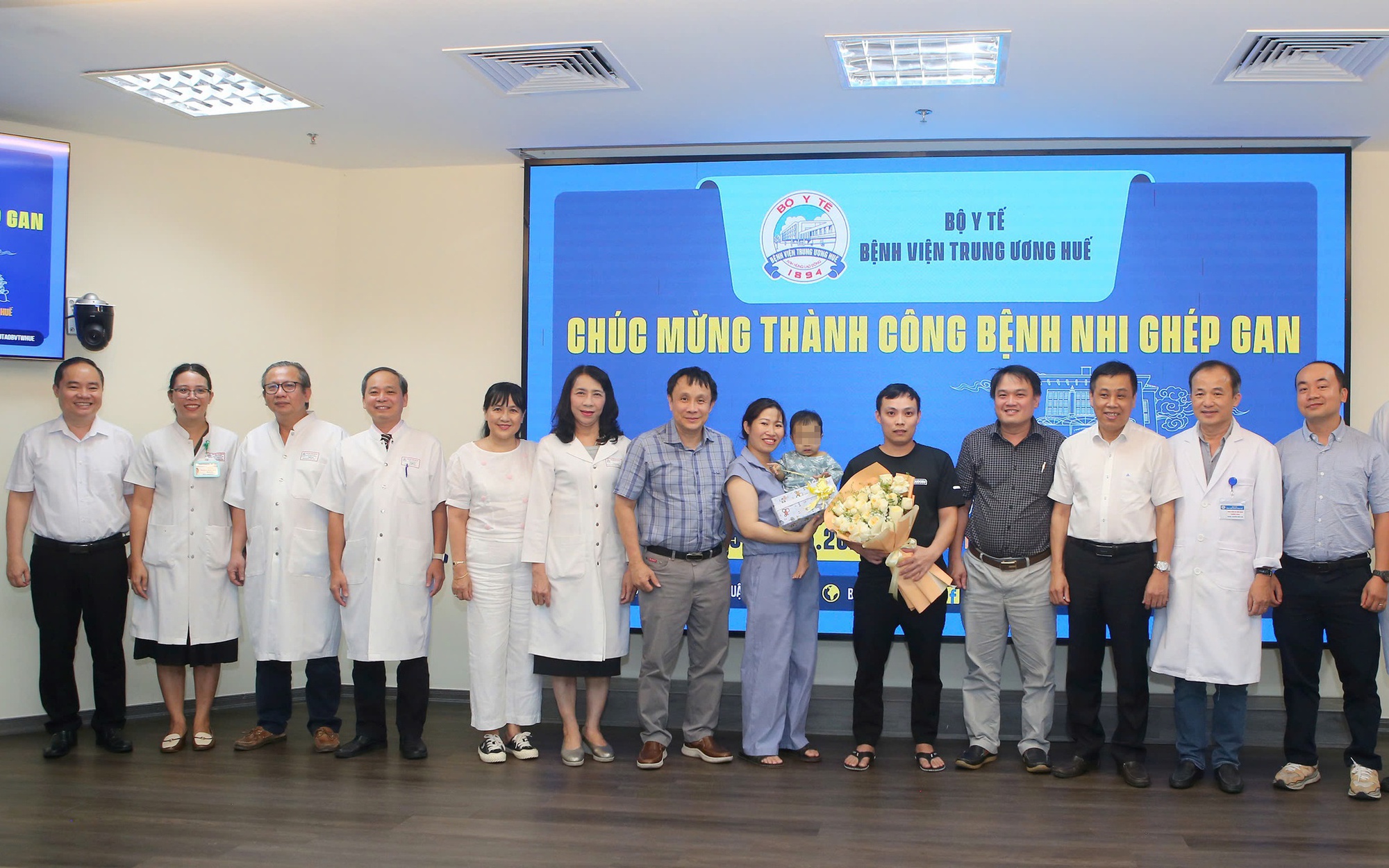 Bệnh nhi nhỏ tuổi nhất ghép gan tại Bệnh viện Trung ương Huế hồi sinh kỳ diệu