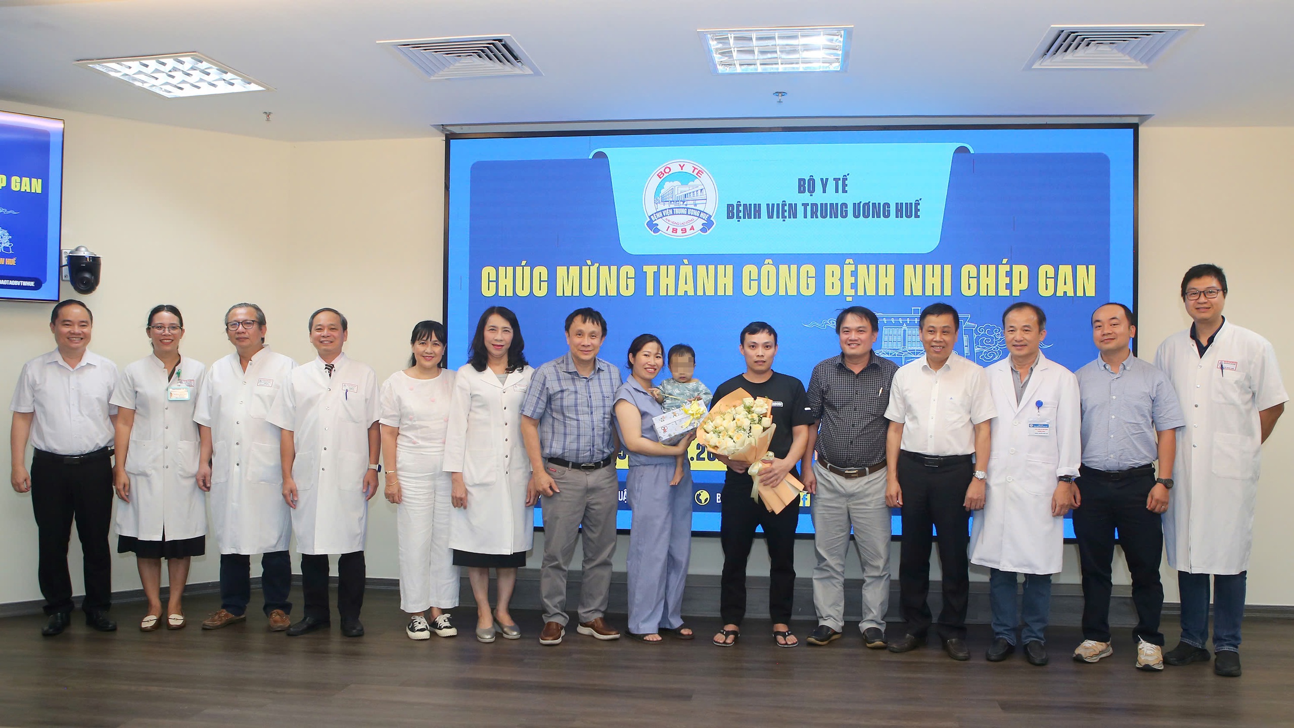 Bệnh nhi nhỏ tuổi nhất ghép gan tại Bệnh viện Trung ương Huế hồi sinh kỳ diệu- Ảnh 4. Bệnh nhi nhỏ tuổi nhất ghép gan tại Bệnh viện Trung ương Huế hồi sinh kỳ diệu- Ảnh 4.