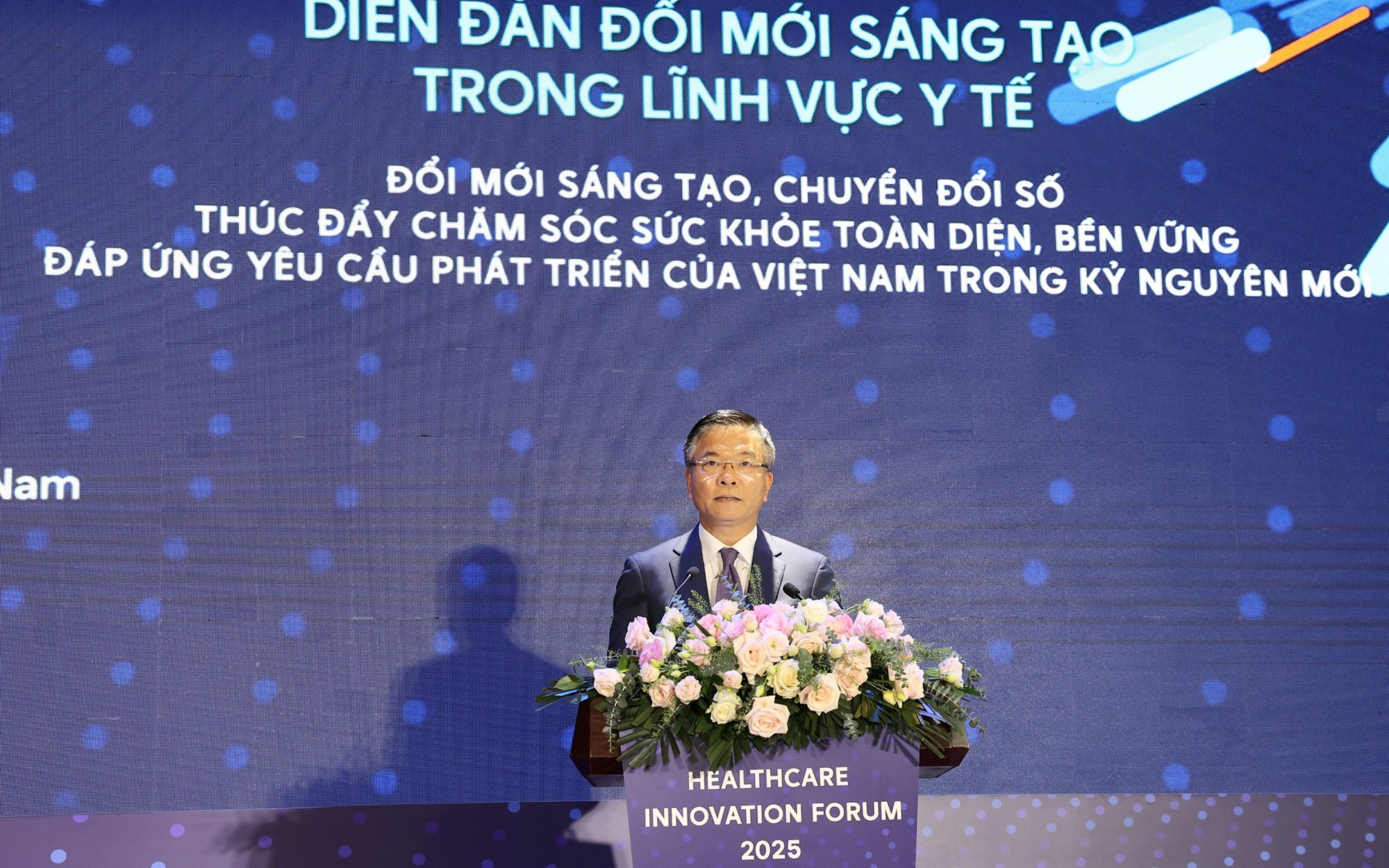 Phó Thủ tướng nêu 5 yêu cầu để thúc đẩy đổi mới sáng tạo, chuyển đổi số y tế trong kỷ nguyên mới