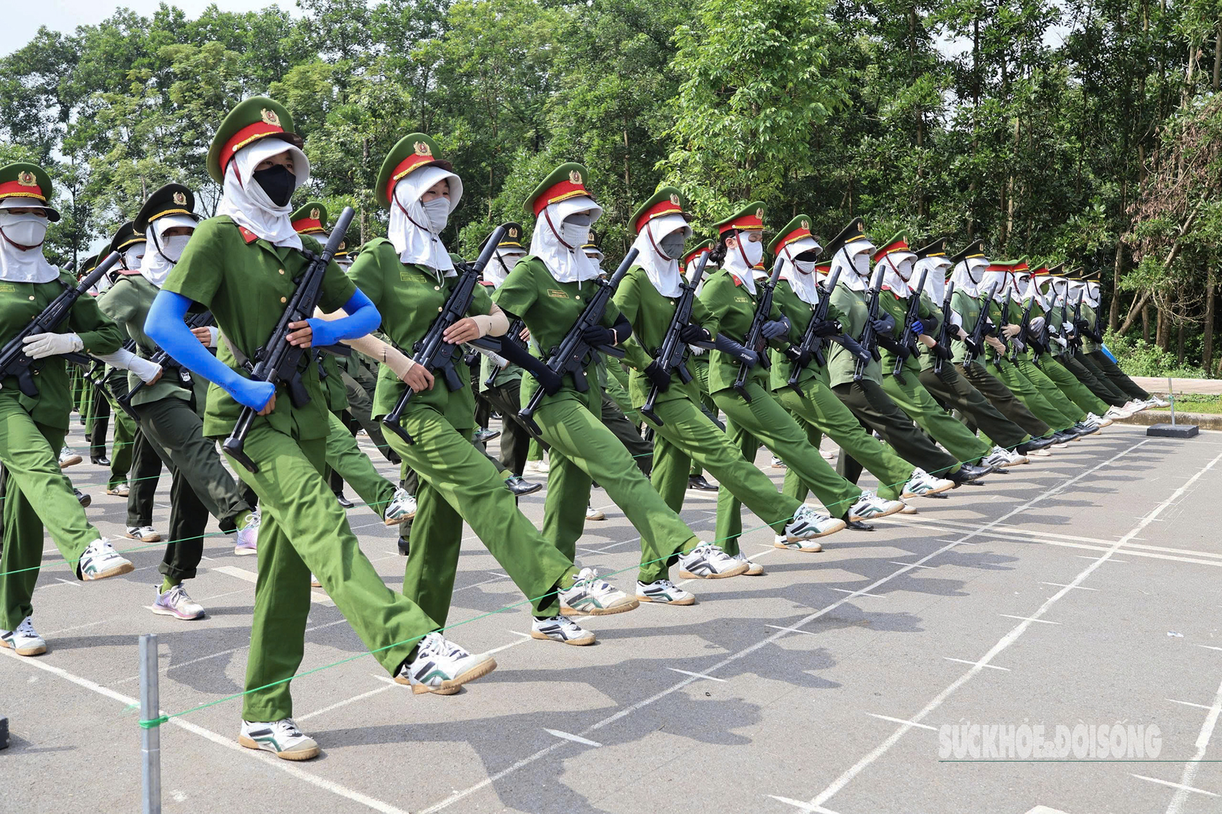 Chiến sĩ Công an miệt mài luyện tập dưới nắng hè chuẩn bị cho Lễ diễu binh, diễu hành dịp 2/9- Ảnh 4. Chiến sĩ Công an miệt mài luyện tập dưới nắng hè chuẩn bị cho Lễ diễu binh, diễu hành dịp 2/9- Ảnh 4.