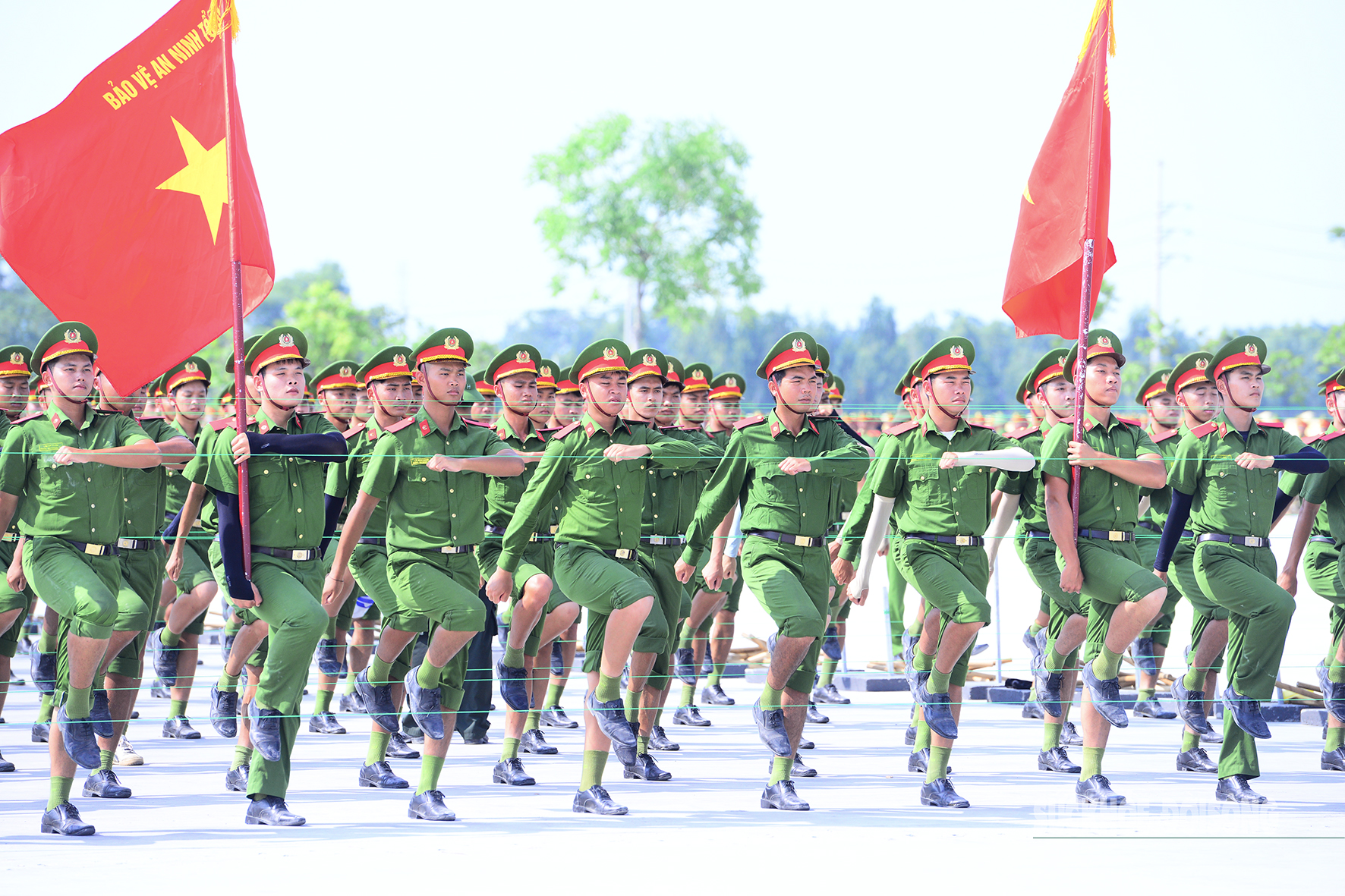 Chiến sĩ Công an miệt mài luyện tập dưới nắng hè chuẩn bị cho Lễ diễu binh, diễu hành dịp 2/9- Ảnh 12. Chiến sĩ Công an miệt mài luyện tập dưới nắng hè chuẩn bị cho Lễ diễu binh, diễu hành dịp 2/9- Ảnh 12.