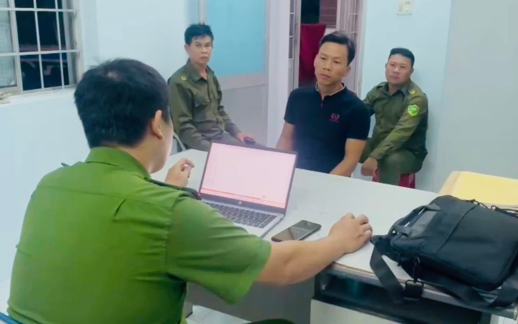 Mâu thuẫn tình cảm, gã đàn ông mang dao nhiều lần dọa sát hại bạn gái