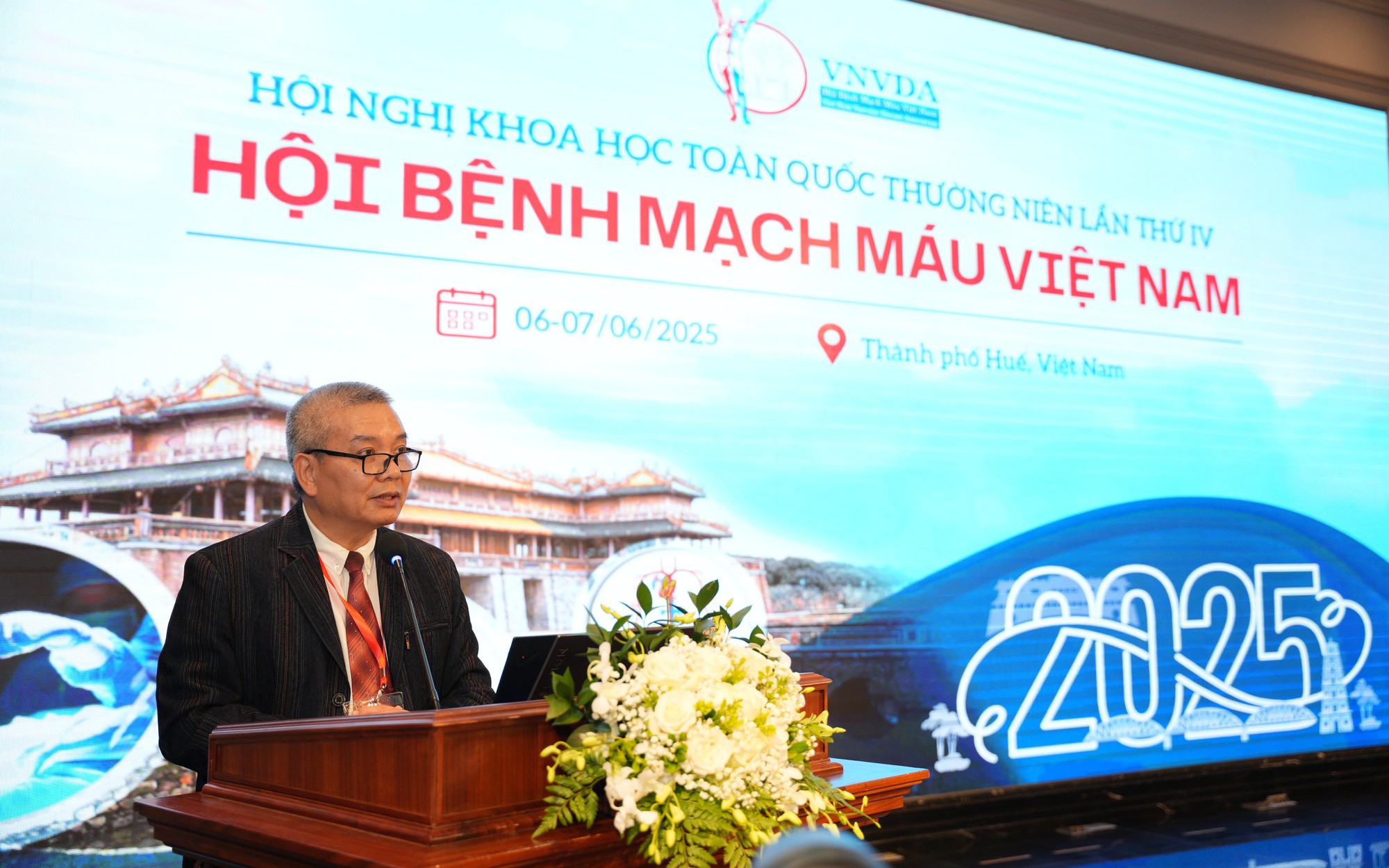 Phát triển nhiều kỹ thuật chuyên sâu trong điều trị bệnh lý mạch máu- Ảnh 4. Phát triển nhiều kỹ thuật chuyên sâu trong điều trị bệnh lý mạch máu- Ảnh 4.