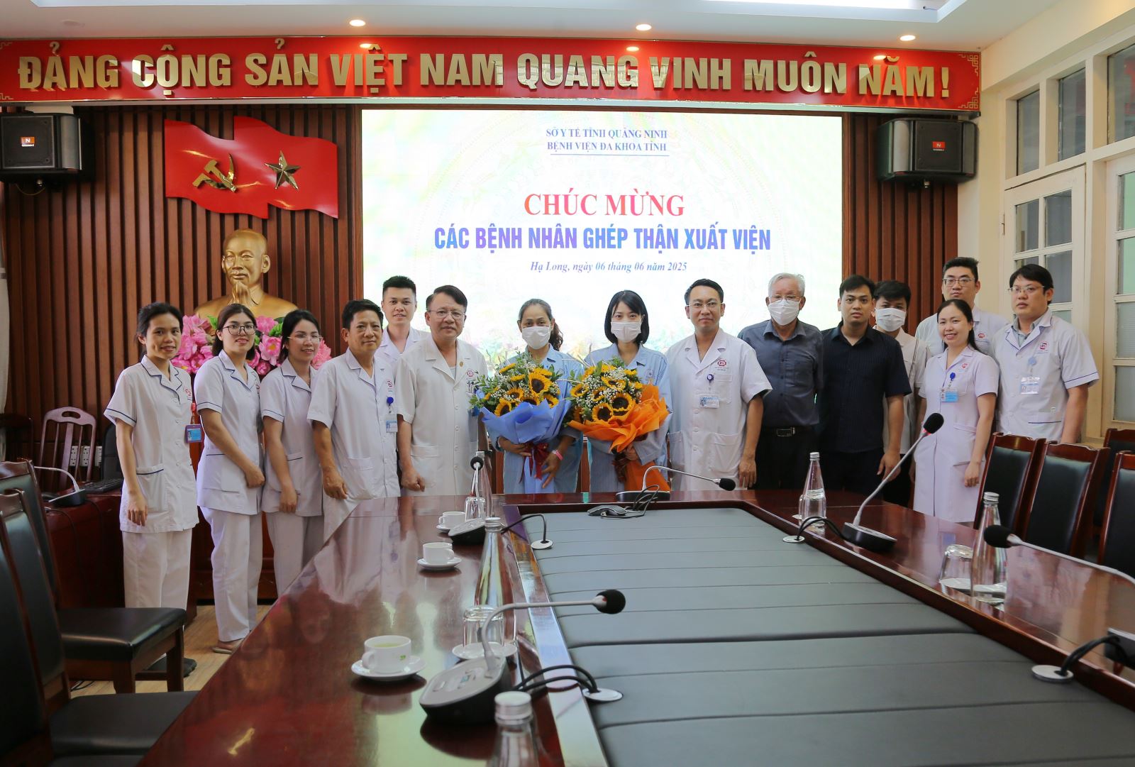 Hai bệnh nhân được ghép thận từ người chồng nữ điều dưỡng chết não đã xuất viện- Ảnh 2. Hai bệnh nhân được ghép thận từ người chồng nữ điều dưỡng chết não đã xuất viện- Ảnh 2.