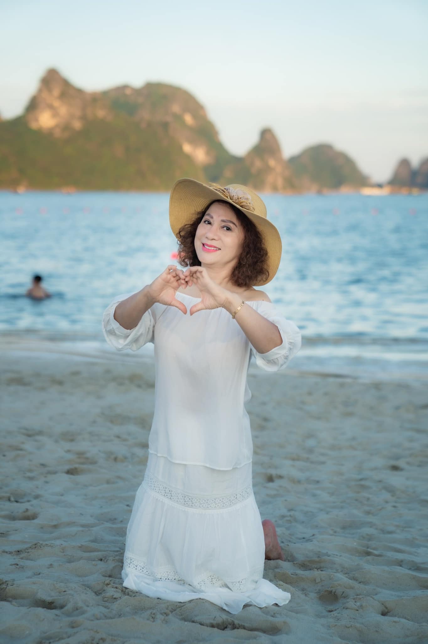Nữ NSND từng đóng vai người tình của Thương Tín trong 'Săn bắt cướp' nhan sắc giờ ra sao?- Ảnh 6. Nữ NSND từng đóng vai người tình của Thương Tín trong 'Săn bắt cướp' nhan sắc giờ ra sao?- Ảnh 6.