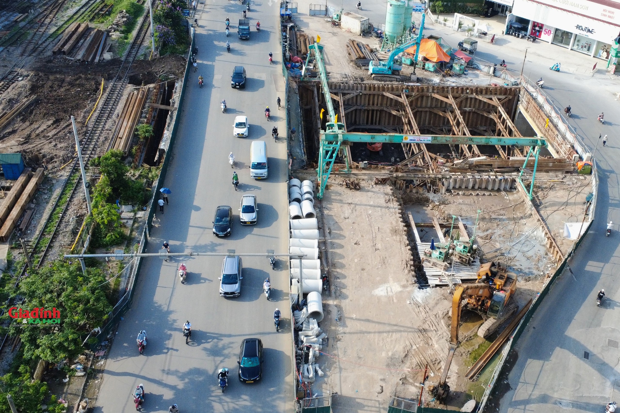 Hiện trạng hầm chui gần 800 tỷ đồng ở Hà Nội dự kiến thông xe trong năm 2025- Ảnh 3. Hiện trạng hầm chui gần 800 tỷ đồng ở Hà Nội dự kiến thông xe trong năm 2025- Ảnh 3.
