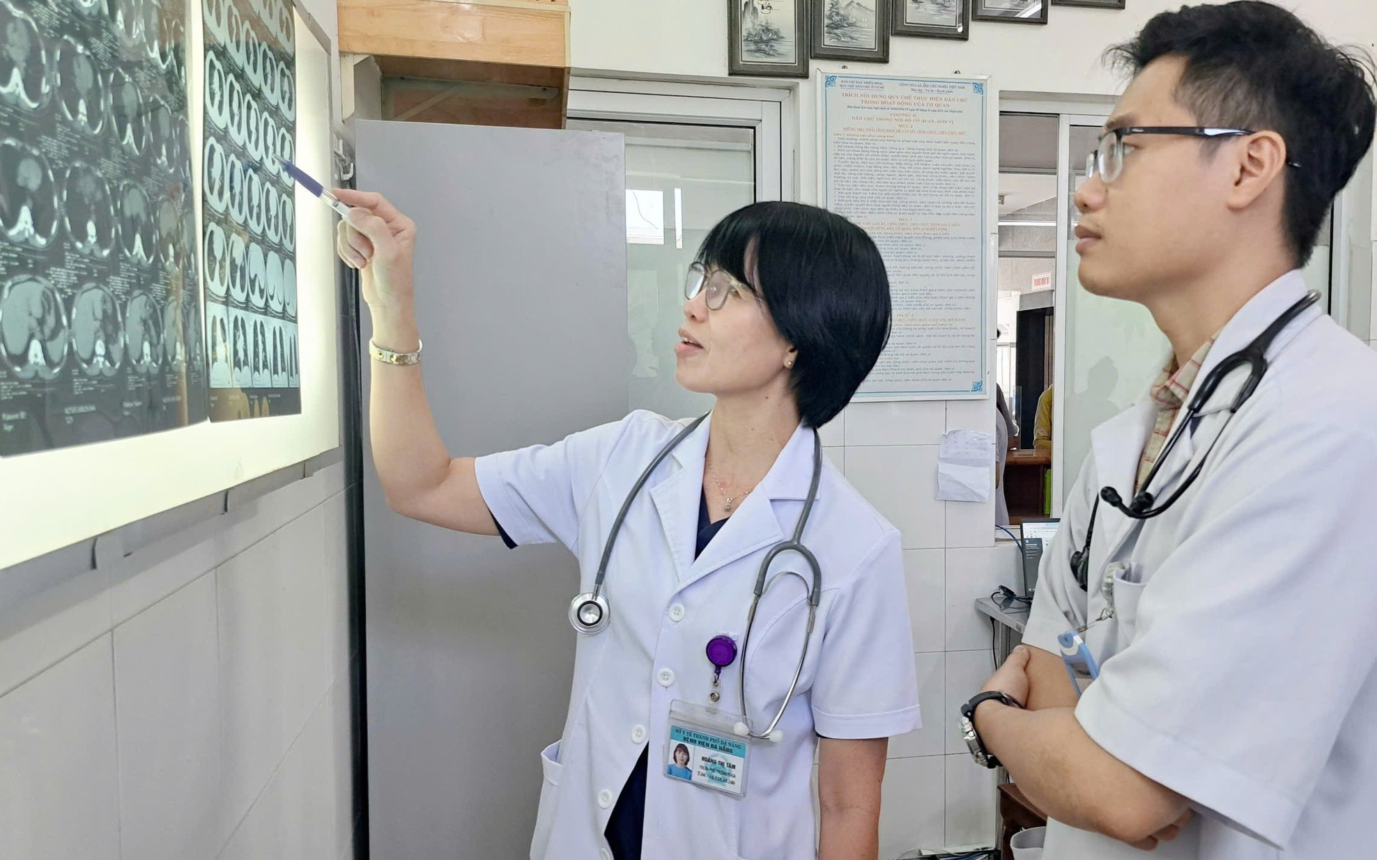 Bé gái nguy kịch vì nuốt phải đồng xu- Ảnh 4.
