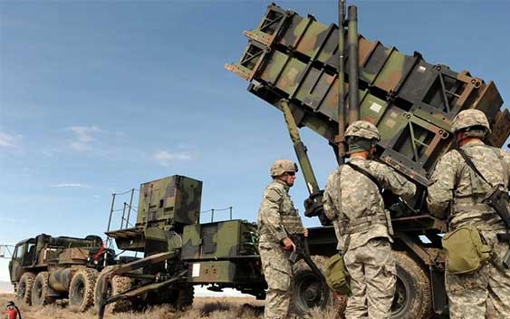 Khoảnh khắc Patriot bắn hạ tên lửa Iran tại căn cứ Mỹ ở Qatar- Ảnh 1.