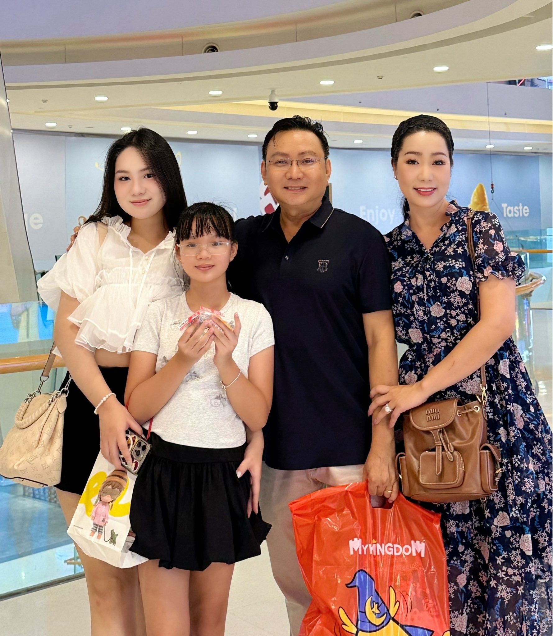 Diện mạo tuổi 23 con gái lớn của Á hậu Trịnh Kim Chi và đại gia Trấn Phương- Ảnh 2.