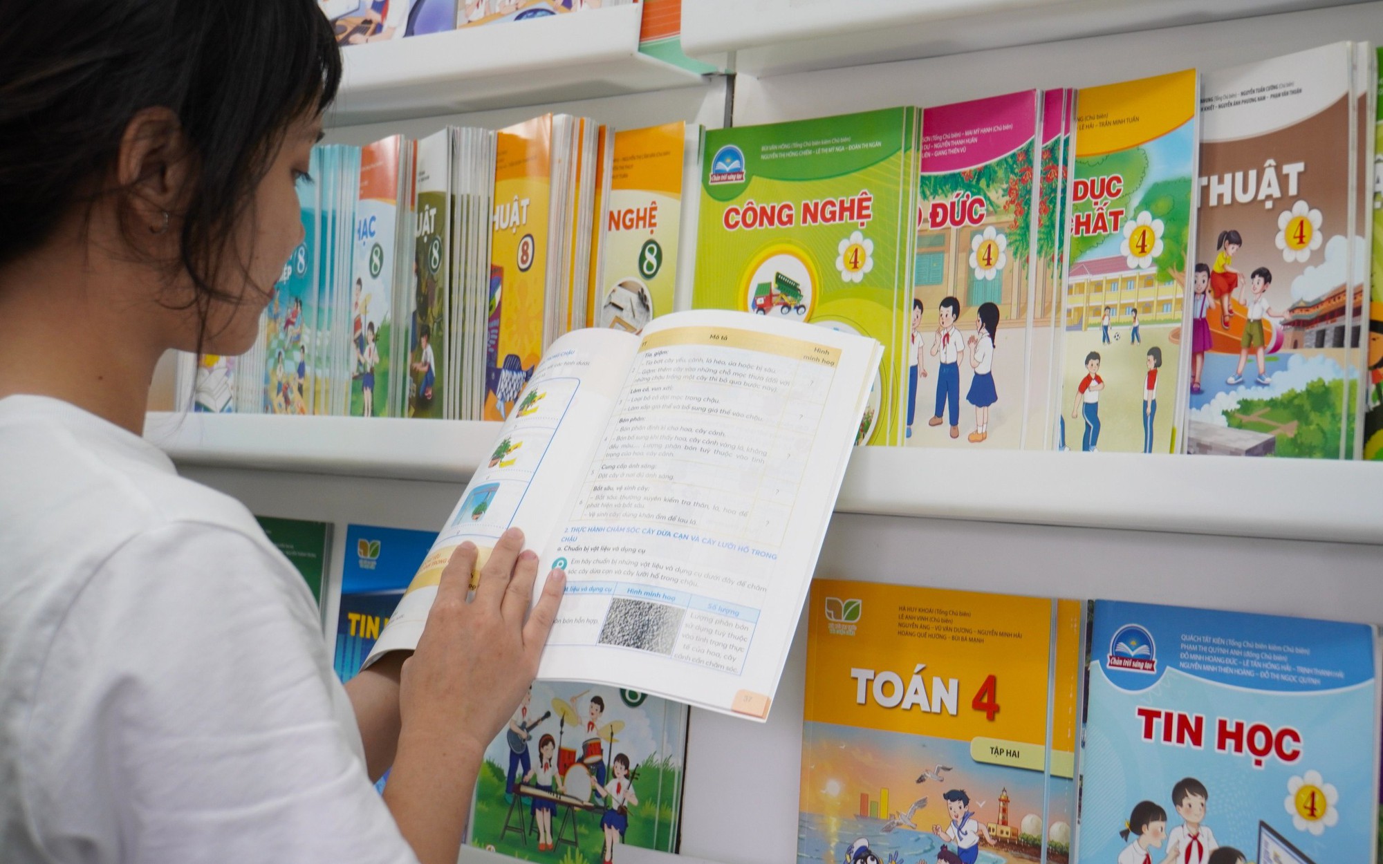 Lộ trình nào cho sách giáo khoa trong thời gian chờ cập nhật địa giới hành chính?