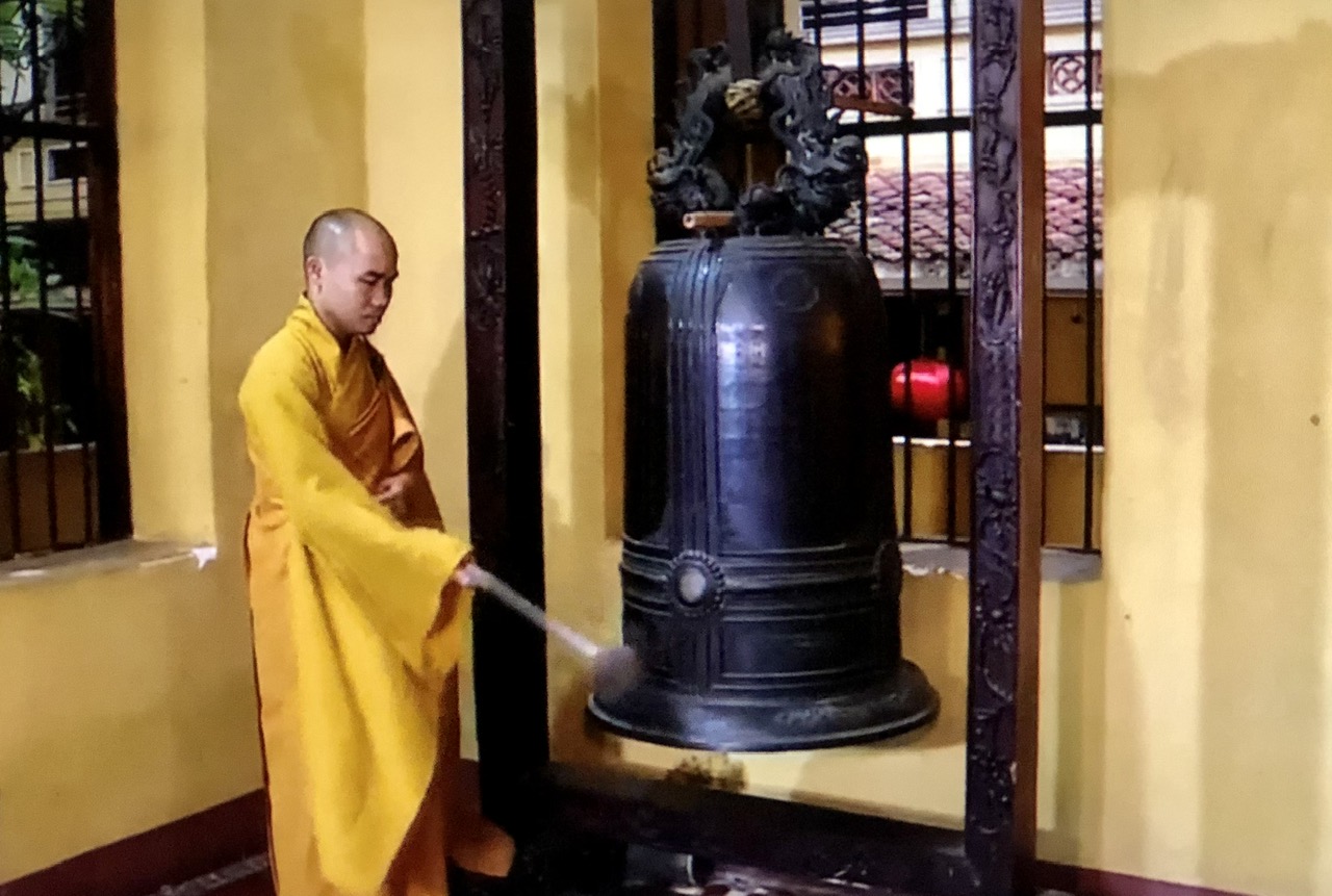 Đúng 6 giờ sáng ngày 1/7, các chùa trên toàn quốc cử chuông, trống cầu quốc thái dân an- Ảnh 1. Đúng 6 giờ sáng ngày 1/7, các chùa trên toàn quốc cử chuông, trống cầu quốc thái dân an- Ảnh 1.