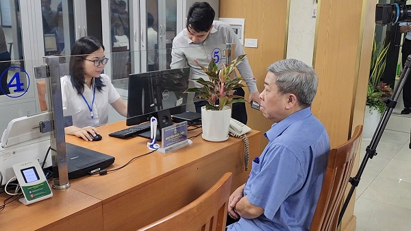 Người dân hài lòng, chỉ vài phút đã xong thủ tục hành chính- Ảnh 5.