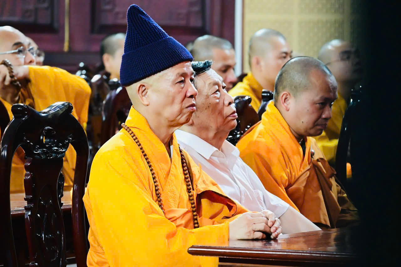 Đúng 6 giờ sáng ngày 1/7, các chùa trên toàn quốc cử chuông, trống cầu quốc thái dân an- Ảnh 10. Đúng 6 giờ sáng ngày 1/7, các chùa trên toàn quốc cử chuông, trống cầu quốc thái dân an- Ảnh 10.