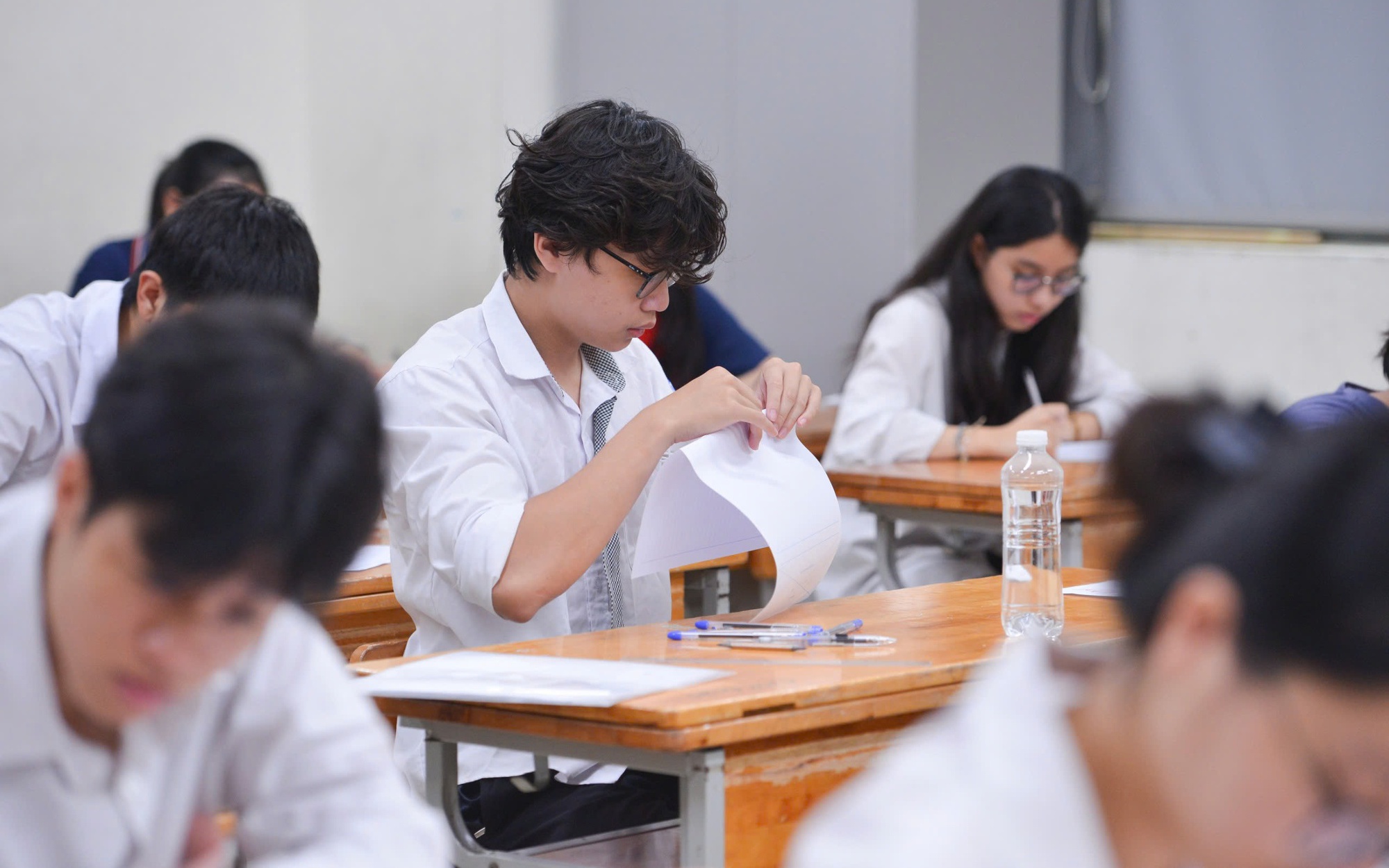 Đề Toán, Tiếng Anh thi tốt nghiệp THPT gây "choáng", Bộ GD&ĐT giải thích