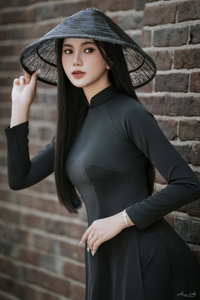 Người đẹp quê Quảng Ninh bất ngờ rủ con gái NSND Trần Nhượng thi Miss Grand Vietnam 2025- Ảnh 6. Người đẹp quê Quảng Ninh bất ngờ rủ con gái NSND Trần Nhượng thi Miss Grand Vietnam 2025- Ảnh 6.