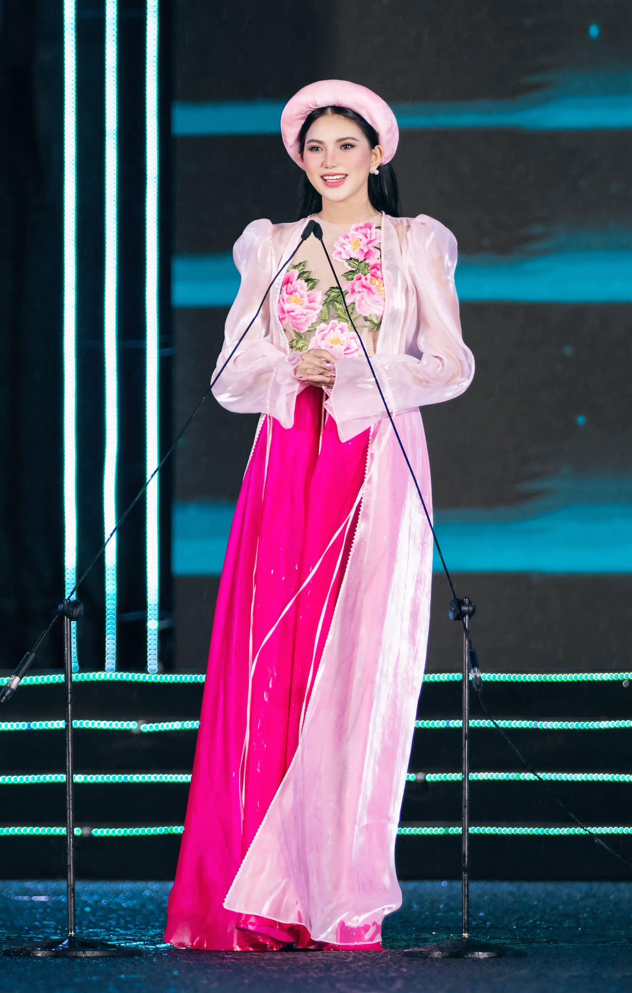 Người đẹp quê Quảng Ninh bất ngờ rủ con gái NSND Trần Nhượng thi Miss Grand Vietnam 2025- Ảnh 3. Người đẹp quê Quảng Ninh bất ngờ rủ con gái NSND Trần Nhượng thi Miss Grand Vietnam 2025- Ảnh 3.