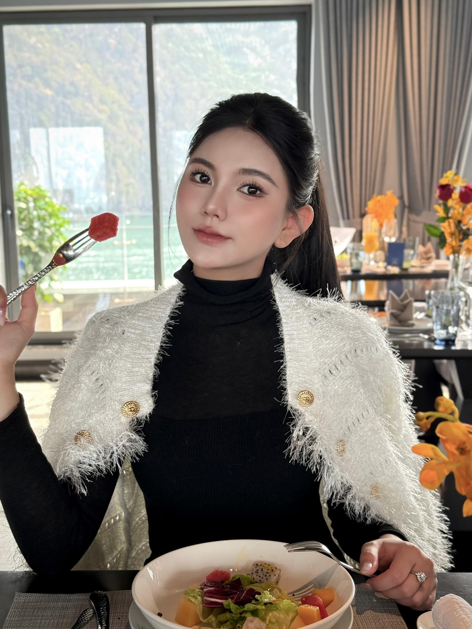 Người đẹp quê Quảng Ninh bất ngờ rủ con gái NSND Trần Nhượng thi Miss Grand Vietnam 2025- Ảnh 9. Người đẹp quê Quảng Ninh bất ngờ rủ con gái NSND Trần Nhượng thi Miss Grand Vietnam 2025- Ảnh 9.