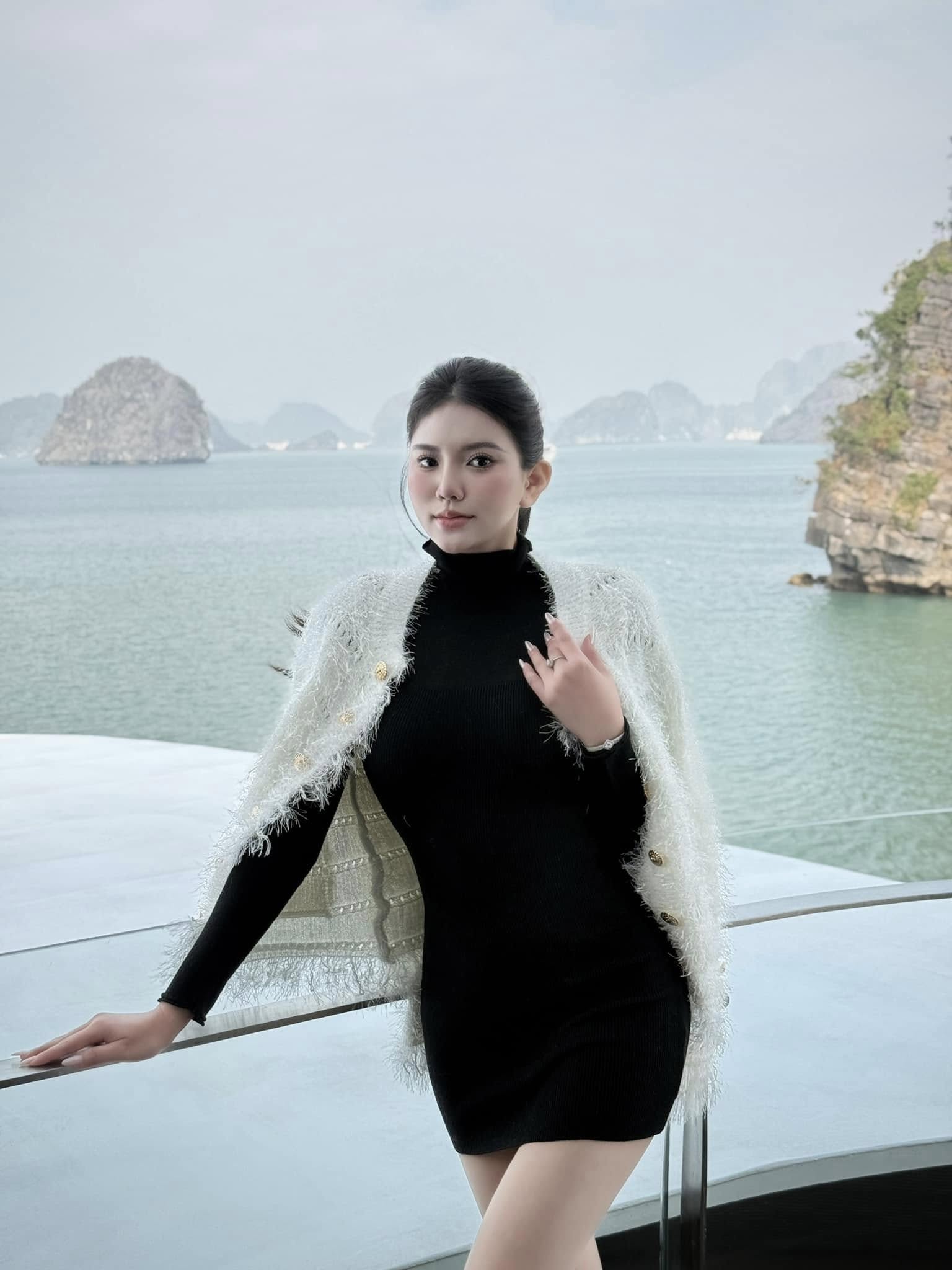 Người đẹp quê Quảng Ninh bất ngờ rủ con gái NSND Trần Nhượng thi Miss Grand Vietnam 2025- Ảnh 10. Người đẹp quê Quảng Ninh bất ngờ rủ con gái NSND Trần Nhượng thi Miss Grand Vietnam 2025- Ảnh 10.