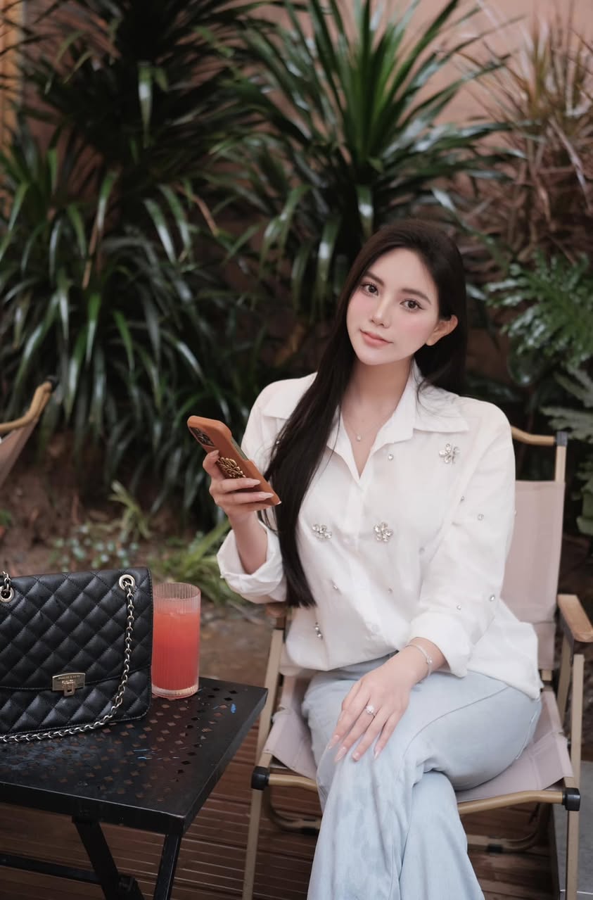 Người đẹp quê Quảng Ninh bất ngờ rủ con gái NSND Trần Nhượng thi Miss Grand Vietnam 2025- Ảnh 11. Người đẹp quê Quảng Ninh bất ngờ rủ con gái NSND Trần Nhượng thi Miss Grand Vietnam 2025- Ảnh 11.