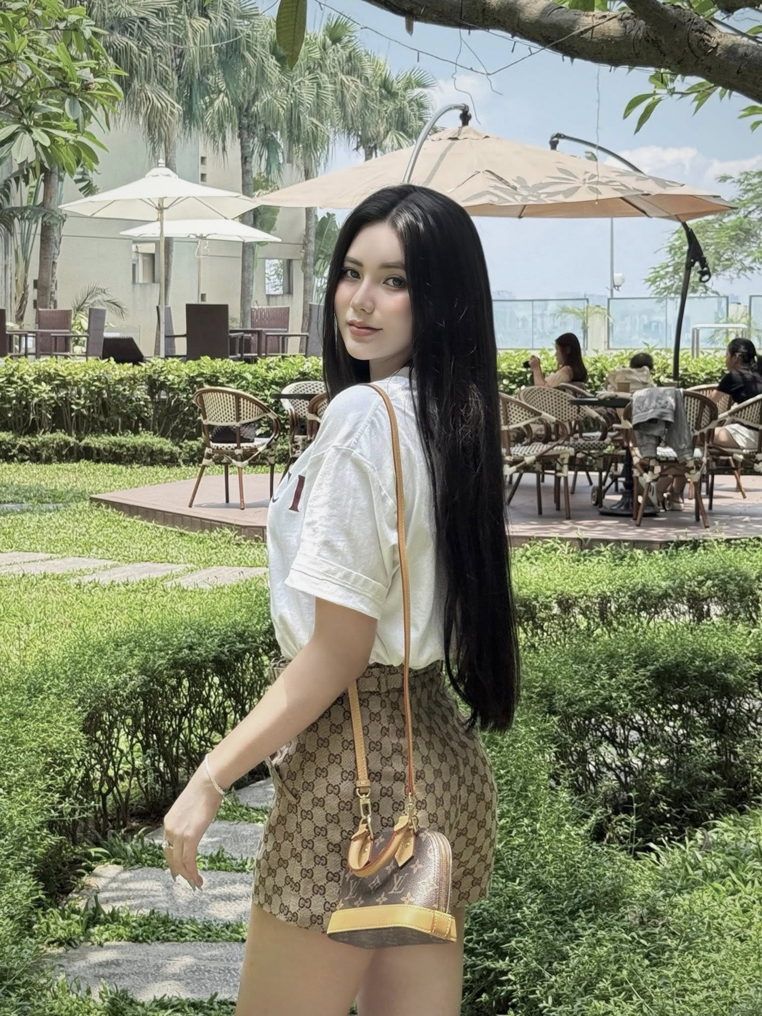 Người đẹp quê Quảng Ninh bất ngờ rủ con gái NSND Trần Nhượng thi Miss Grand Vietnam 2025- Ảnh 15. Người đẹp quê Quảng Ninh bất ngờ rủ con gái NSND Trần Nhượng thi Miss Grand Vietnam 2025- Ảnh 15.